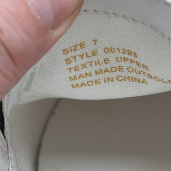 Lilly Pulitzer pink and black Slip On Sneakers size 7 Brand New - Picture 3 of 6